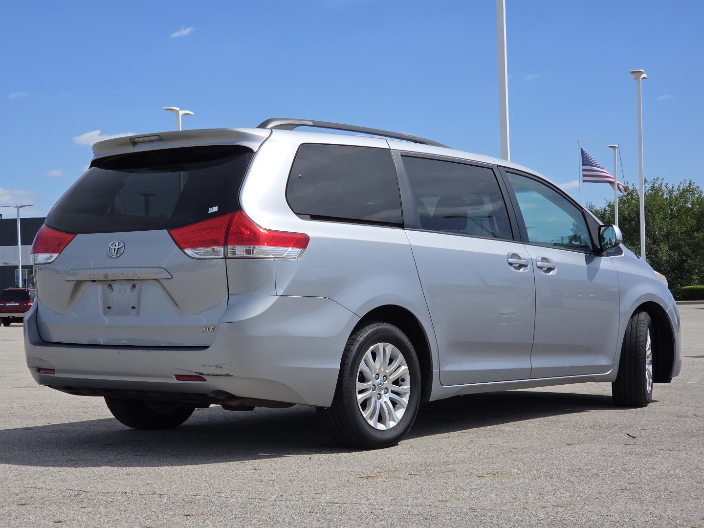 Used 2013 Toyota Sienna XLE FWD image 16