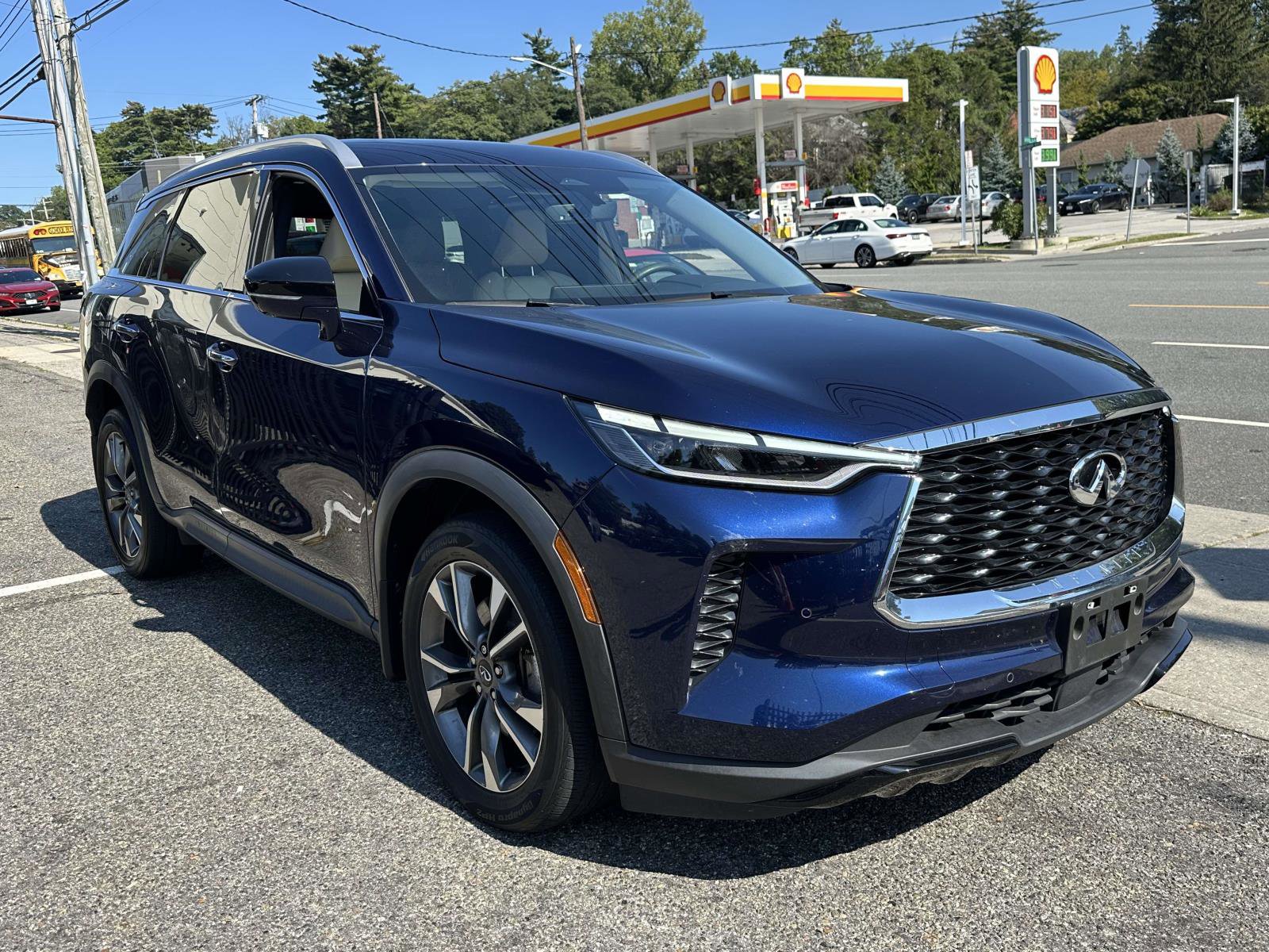 Used 2023 INFINITI QX60 Luxe w/ Cargo Package image 1