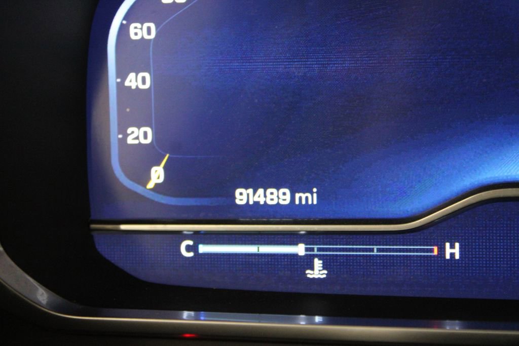 Used 2023 Chevrolet Suburban Premier image 39