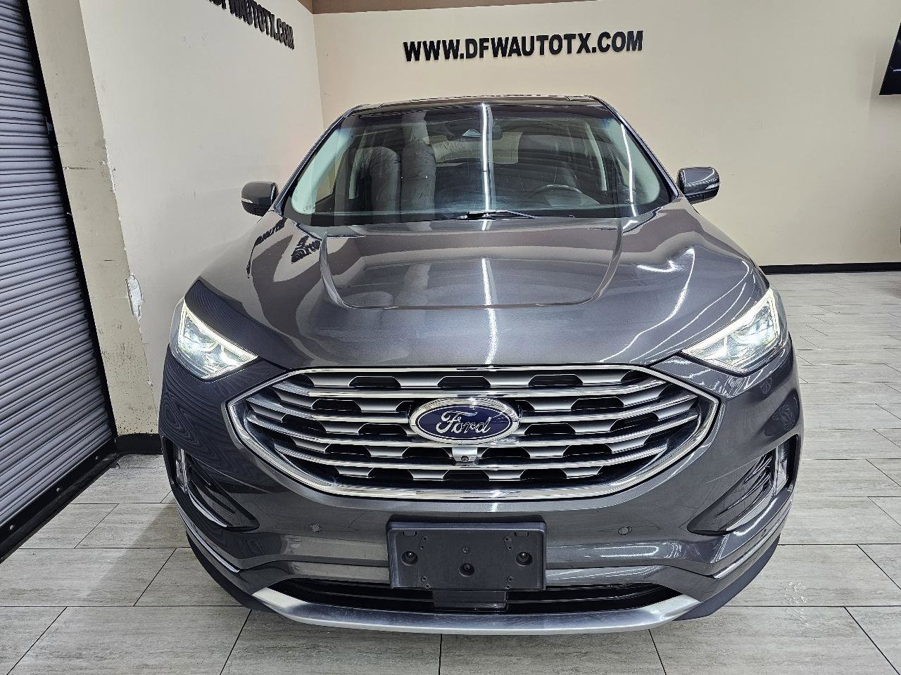 Used 2019 Ford Edge Titanium w/ Equipment Group 301A FWD image 3