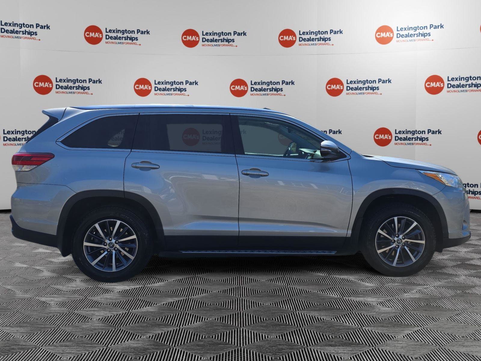 Used 2019 Toyota Highlander XLE image 8