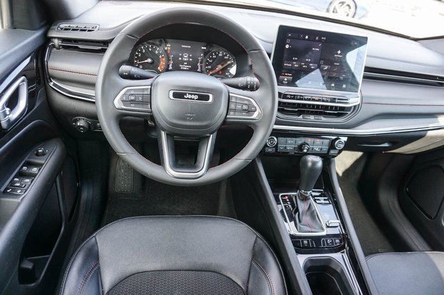 Used 2023 Jeep Compass Trailhawk image 18