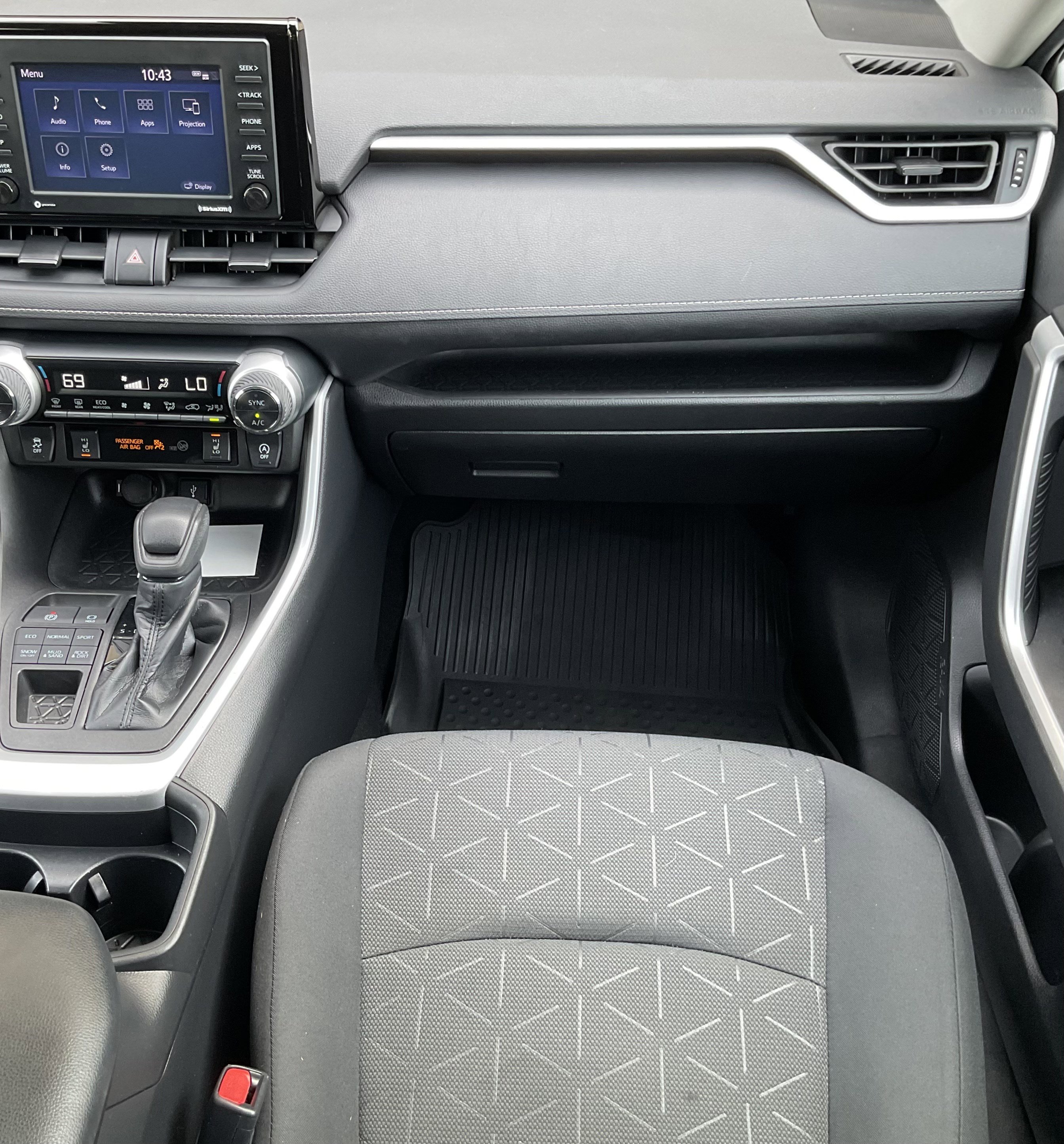 Used 2021 Toyota RAV4 XLE w/ XLE Grade Weather Package AWD/4WD image 24