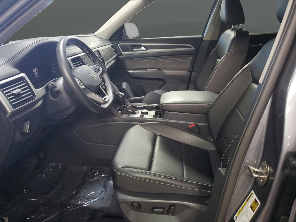 Certified 2023 Volkswagen Atlas SE image 4