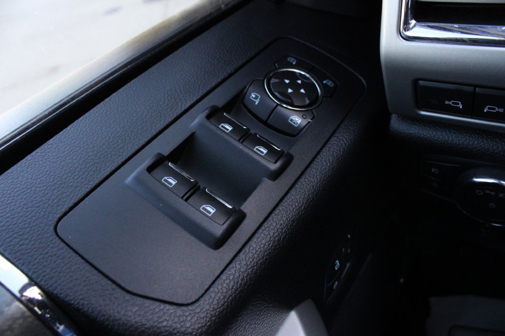 Used 2015 Ford F150 Lariat w/ Equipment Group 502A Luxury AWD/4WD image 7