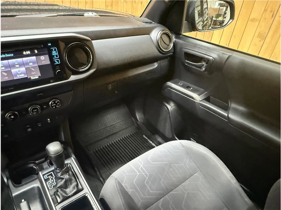 Used 2018 Toyota Tacoma TRD Sport AWD/4WD image 21