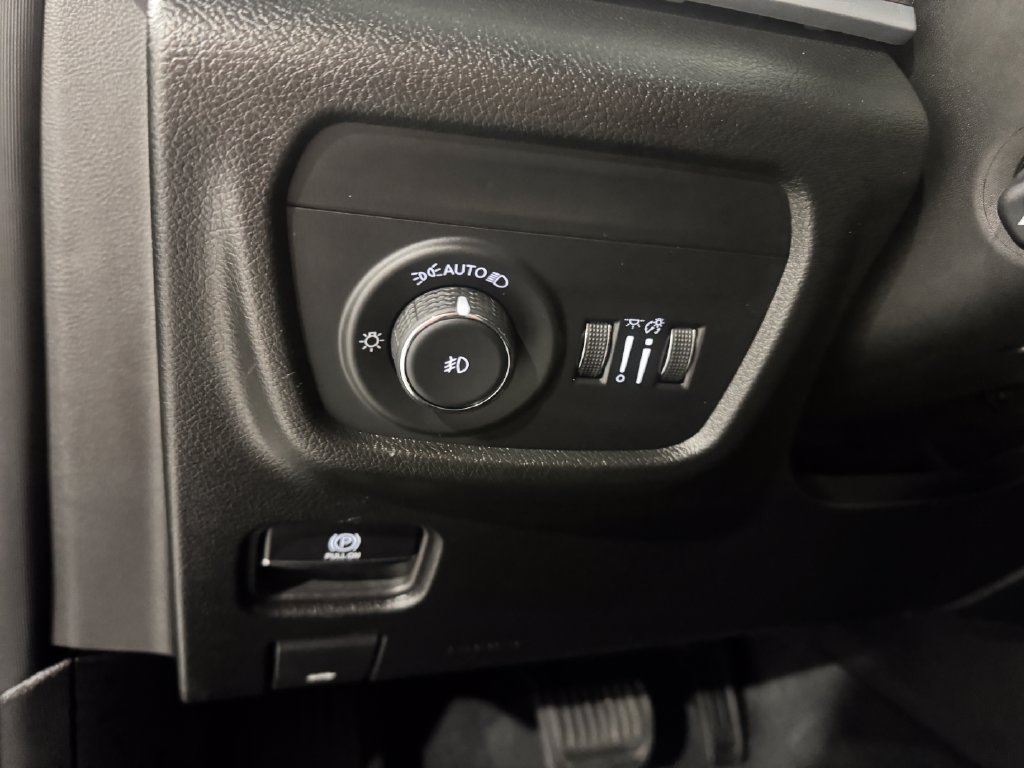 Used 2025 Jeep Grand Cherokee L Limited AWD/4WD image 39