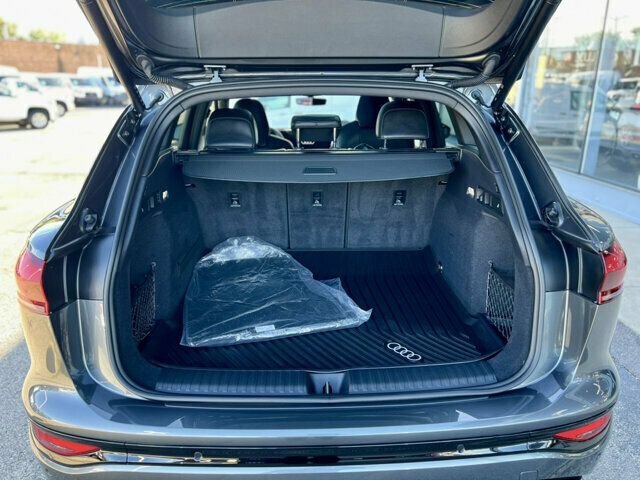 Used 2025 Audi SQ6 e-tron Premium Plus w/ Premium Plus AWD/4WD image 8