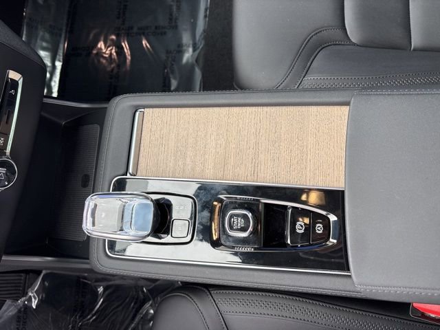 Used 2025 Volvo XC90 B6 Plus AWD/4WD image 21