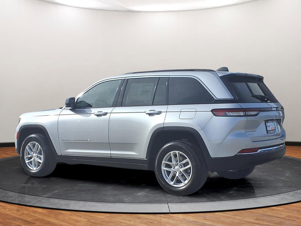 New 2026 Jeep Grand Cherokee Laredo image 13