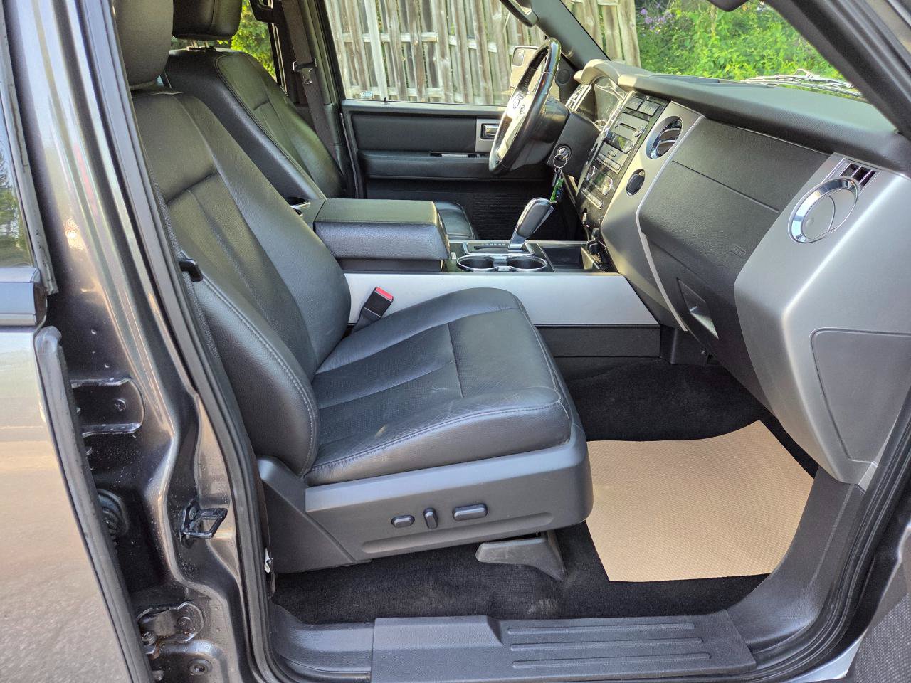 Used 2014 Ford Expedition Limited AWD/4WD image 15