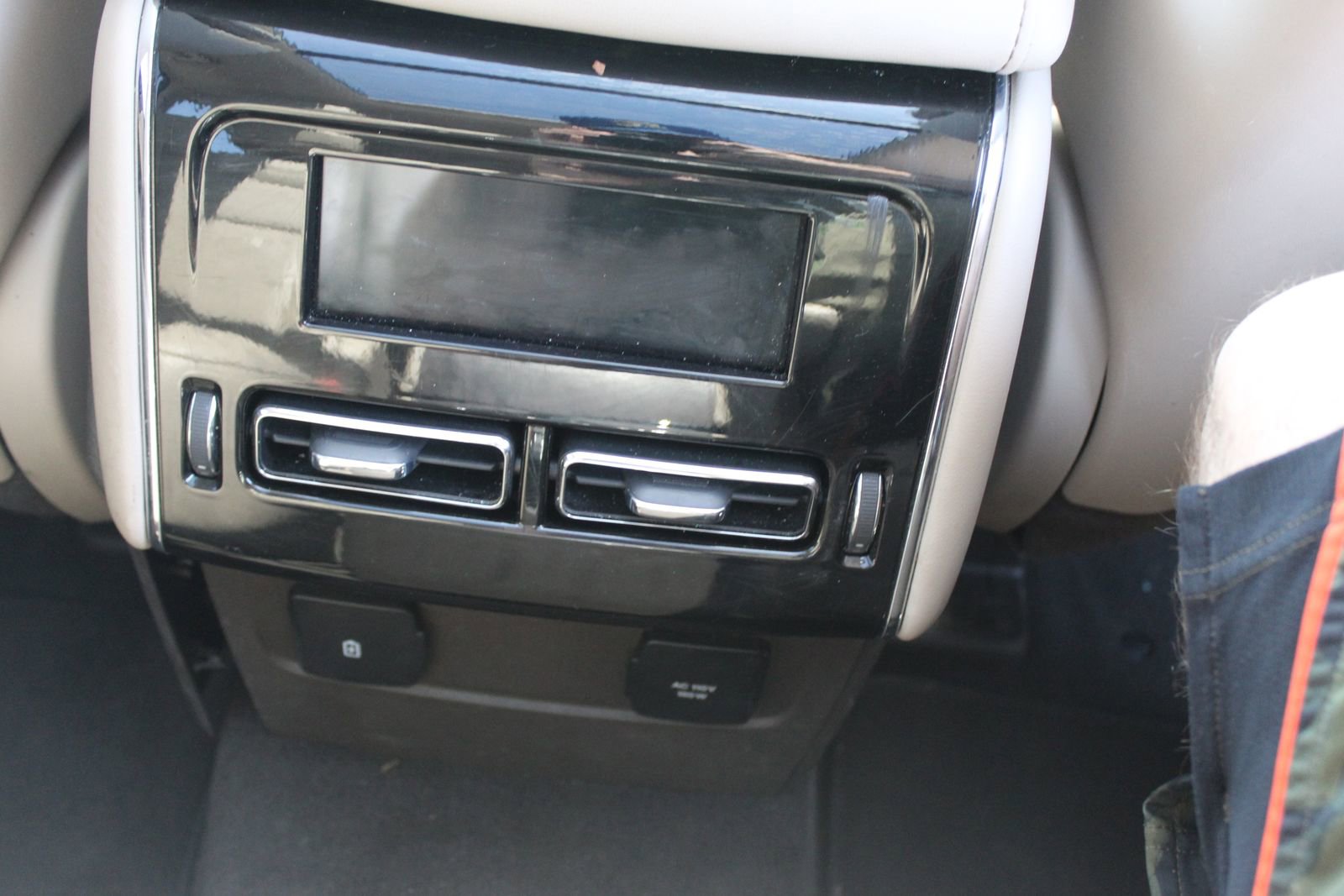 Used 2023 Lincoln Aviator Reserve w/ Equipment Group 201A AWD/4WD image 17