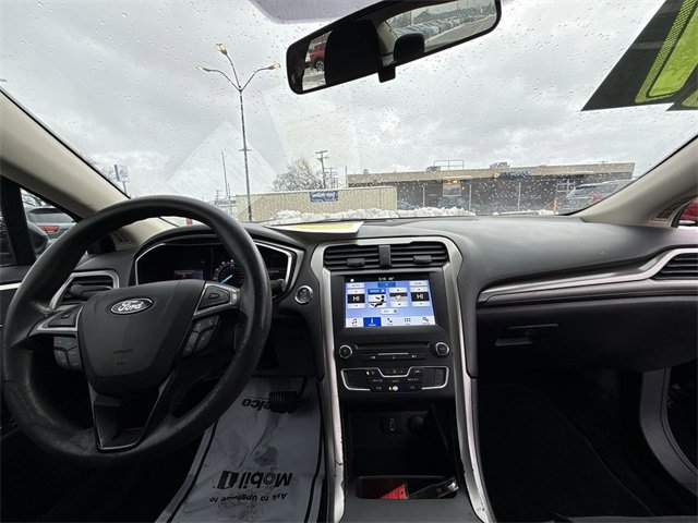 Used 2017 Ford Fusion SE w/ Fusion SE Technology Package image 18