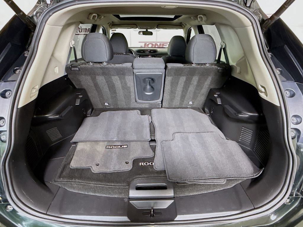 Used 2018 Nissan Rogue SV w/ Sun & Sound Touring Package image 29