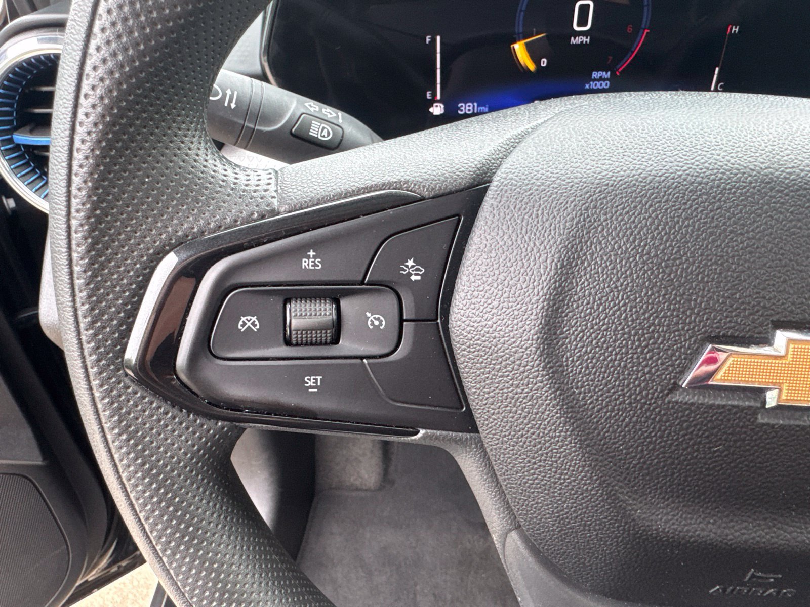 Used 2025 Chevrolet Trax LT FWD image 20