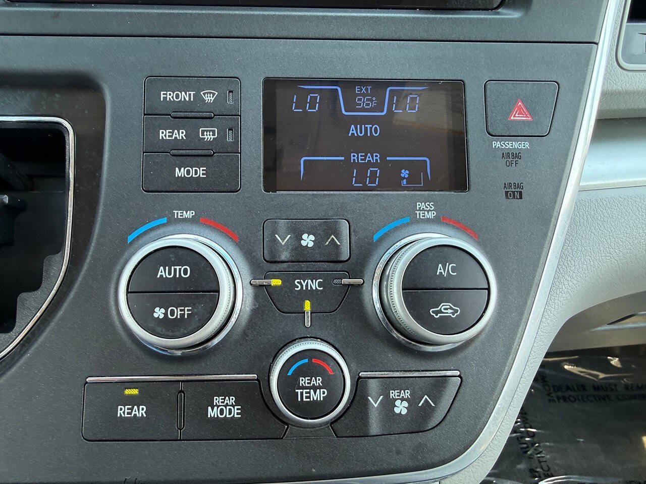 Used 2017 Toyota Sienna LE FWD image 42