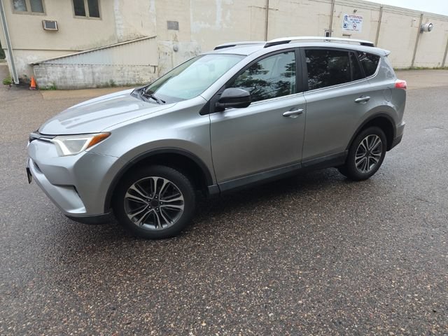 Used 2016 Toyota RAV4 LE AWD/4WD image 2