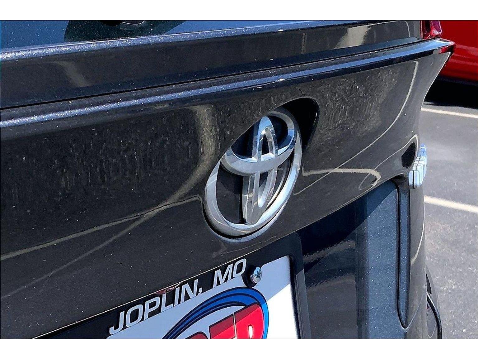 Used 2022 Toyota C-HR Limited FWD image 30