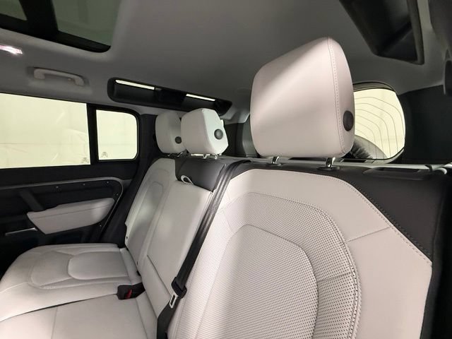 Used 2025 Land Rover Defender 110 X-Dynamic SE AWD/4WD image 24