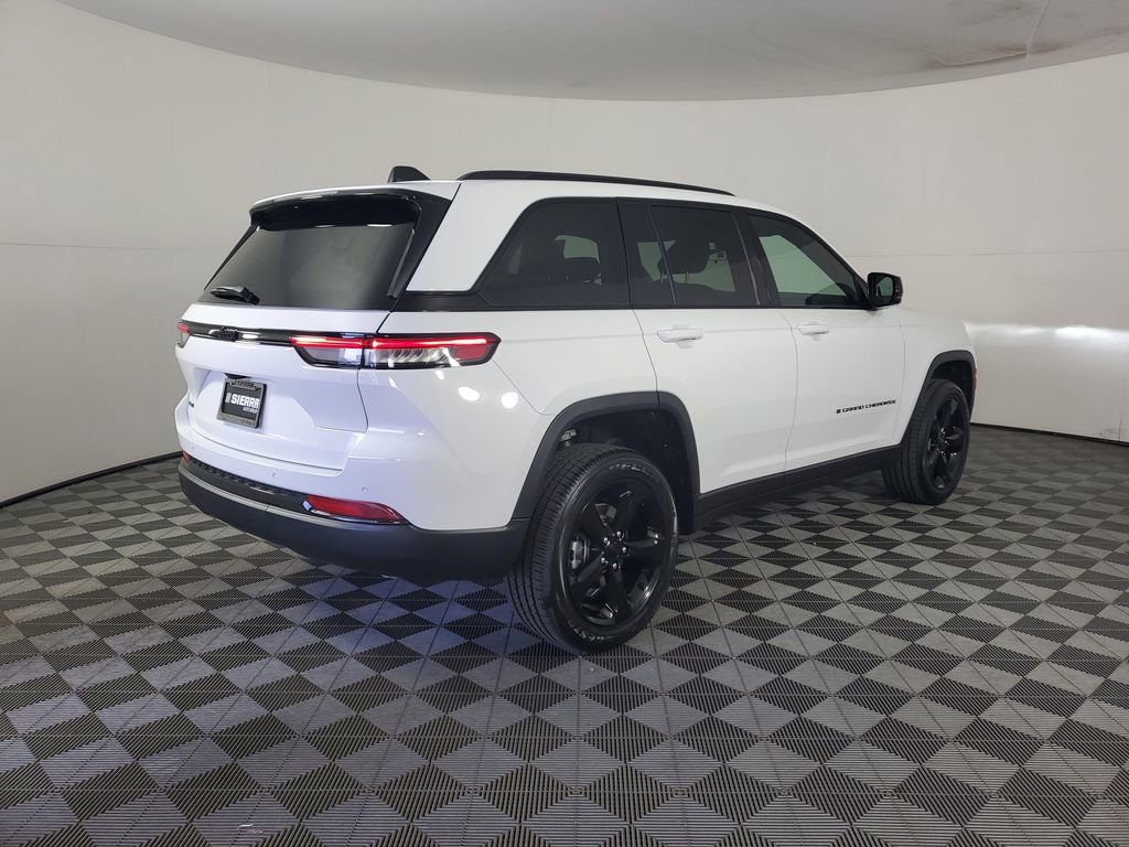 New 2025 Jeep Grand Cherokee Altitude image 4