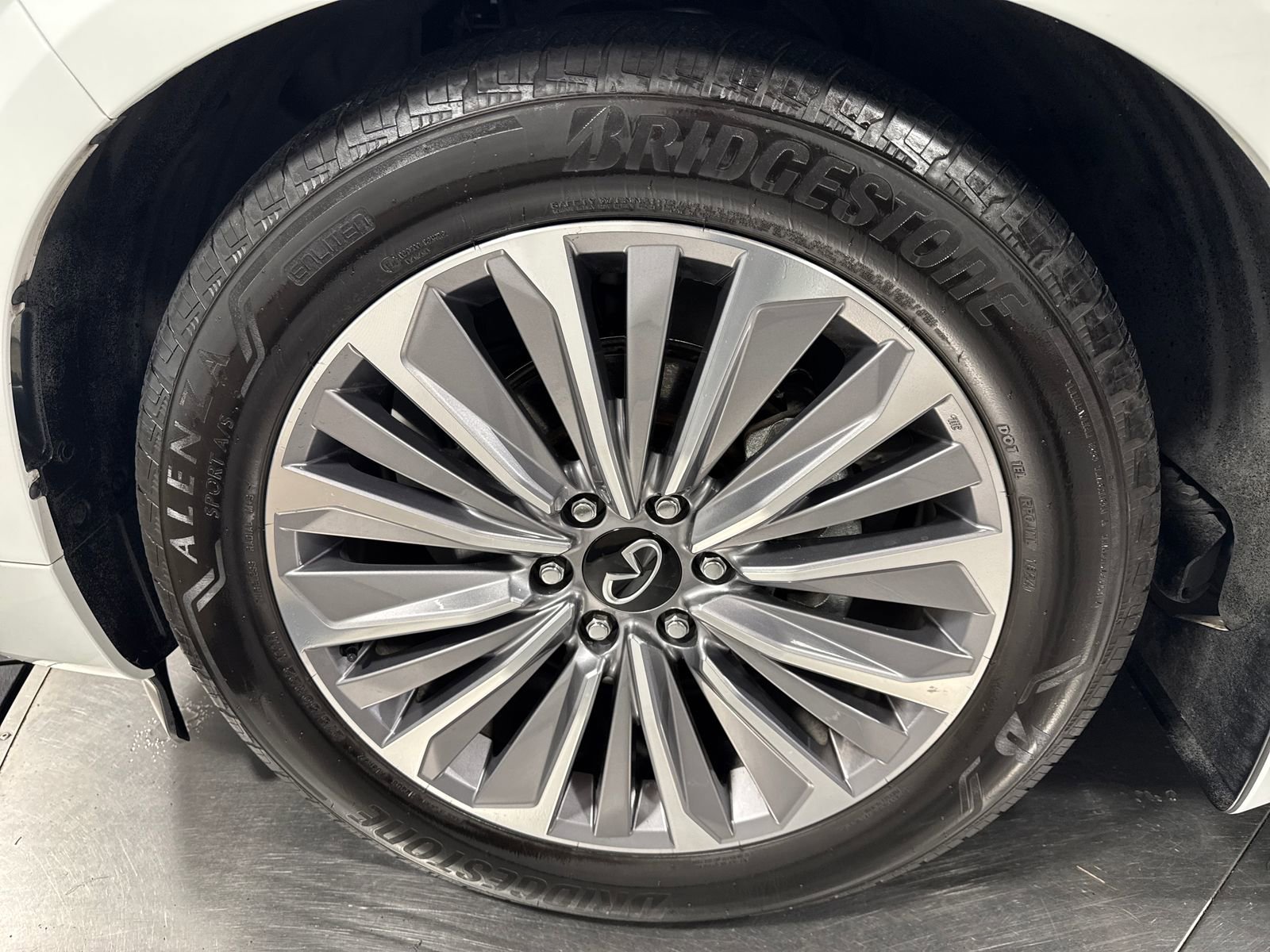 Used 2025 INFINITI QX80 Luxe AWD/4WD image 10