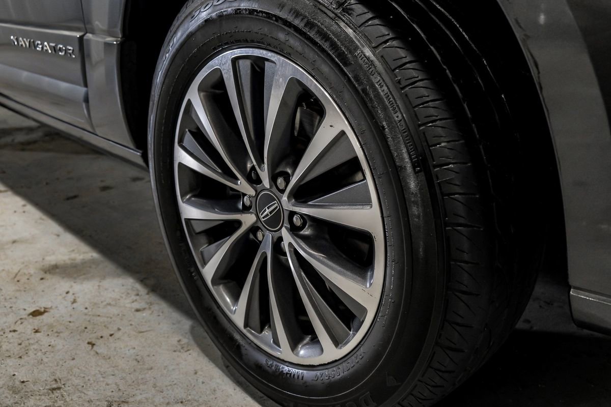 Used 2016 Lincoln Navigator Select image 44
