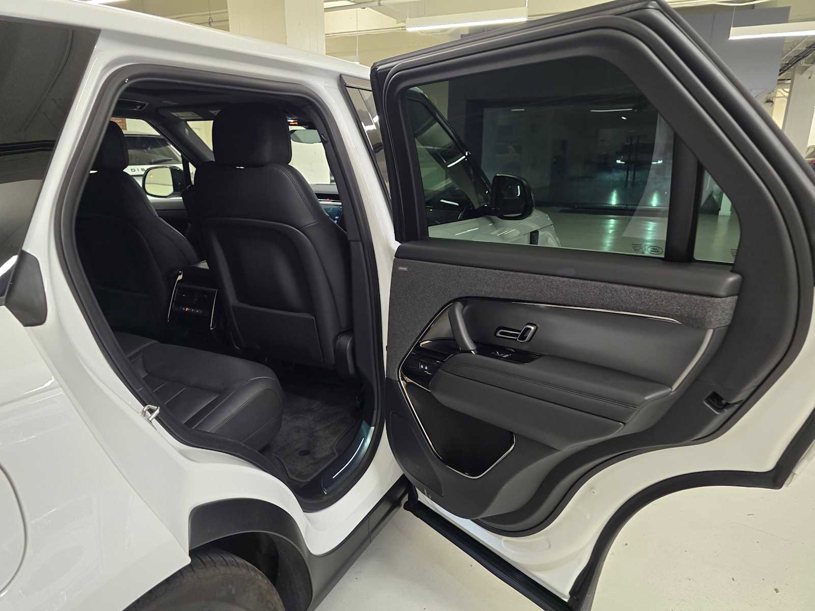 Used 2025 Land Rover Range Rover Sport image 15