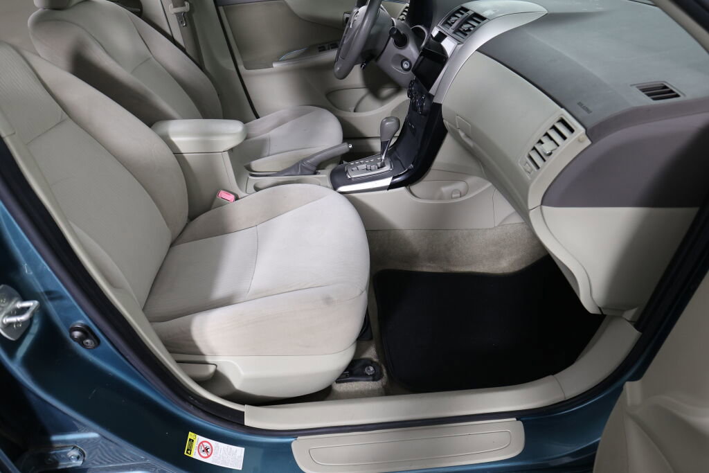 Used 2010 Toyota Corolla LE FWD image 26