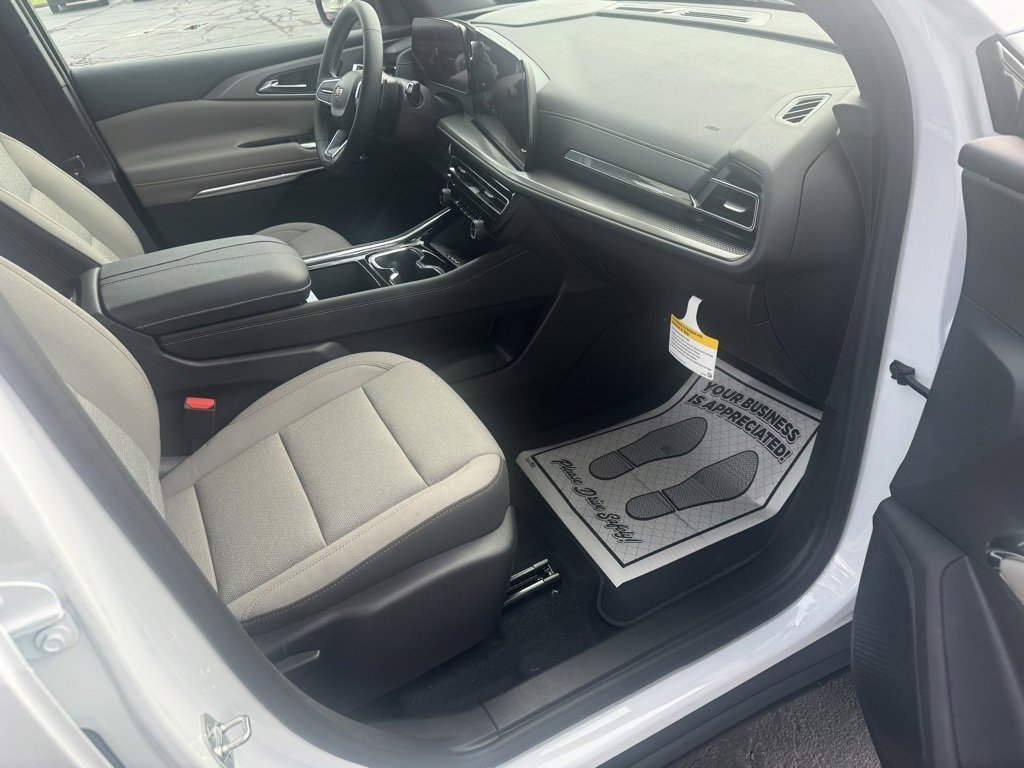 New 2026 Chevrolet Traverse LT image 12