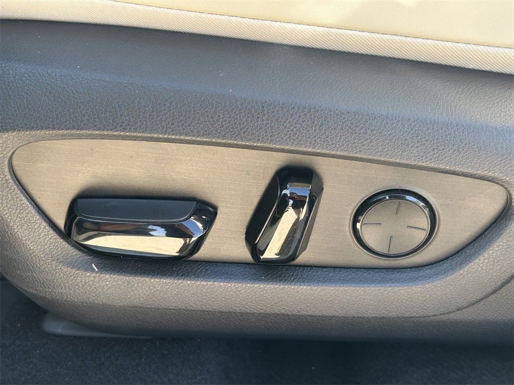 Used 2025 Lexus NX 300h AWD w/ Luxury Package image 24