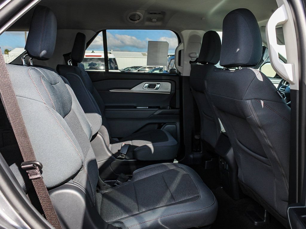 New 2026 Ford Explorer Active RWD image 17