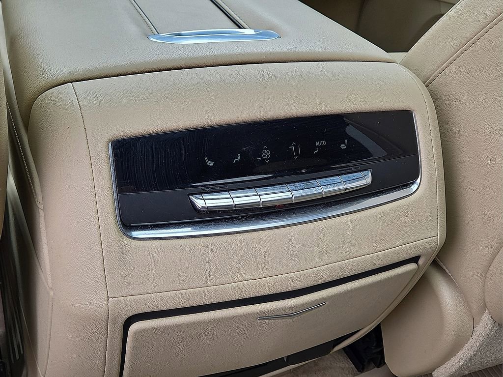 Used 2021 Cadillac Escalade Premium Luxury image 16