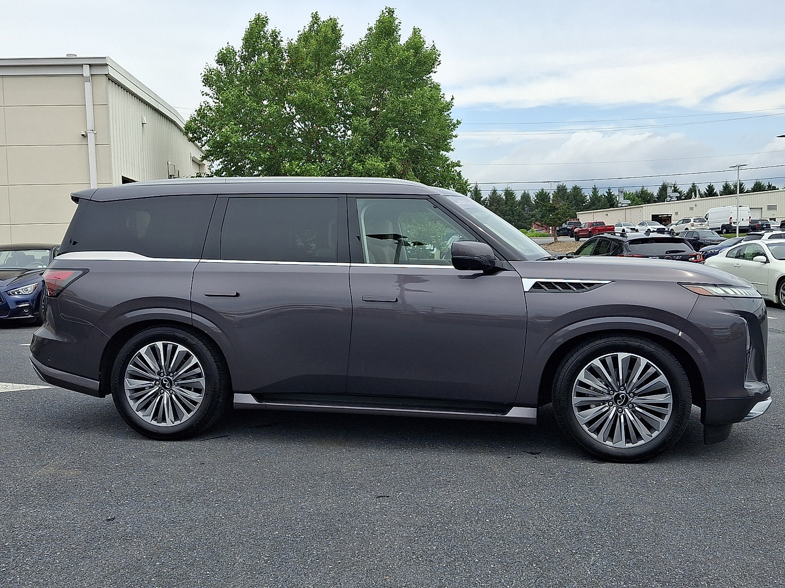 Certified 2025 INFINITI QX80 Luxe AWD/4WD image 11