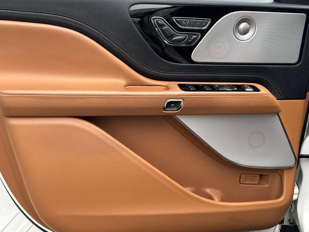 Used 2022 Lincoln Aviator Black Label w/ Dynamic Handling Package image 10