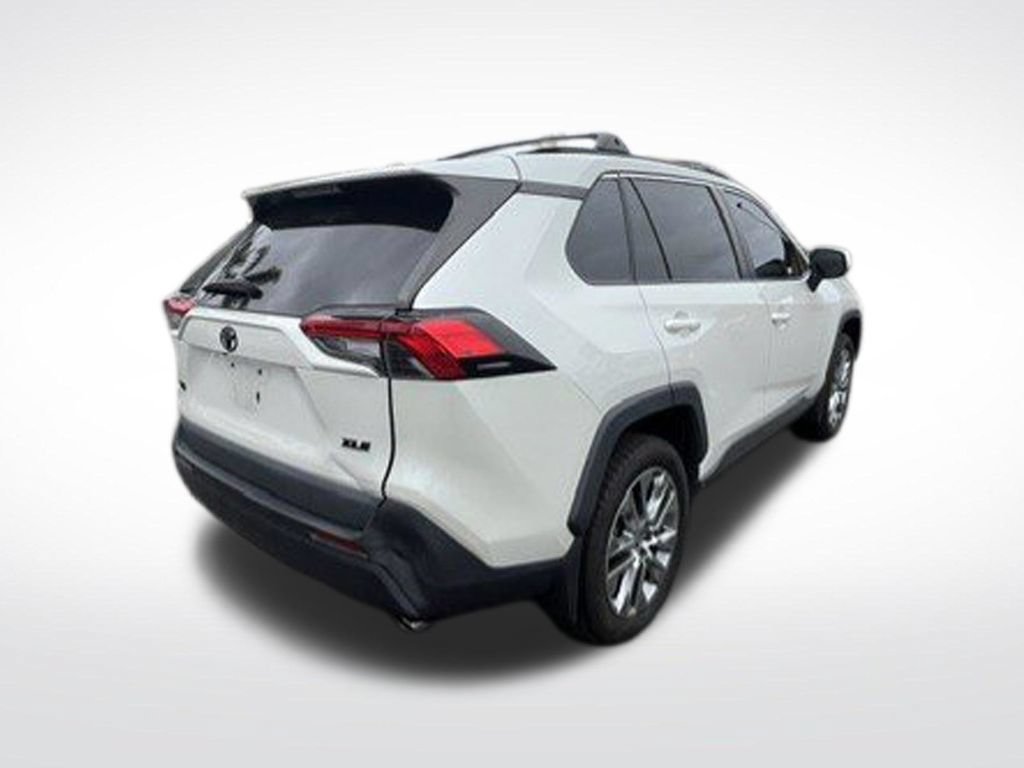 Used 2022 Toyota RAV4 XLE Premium FWD image 6