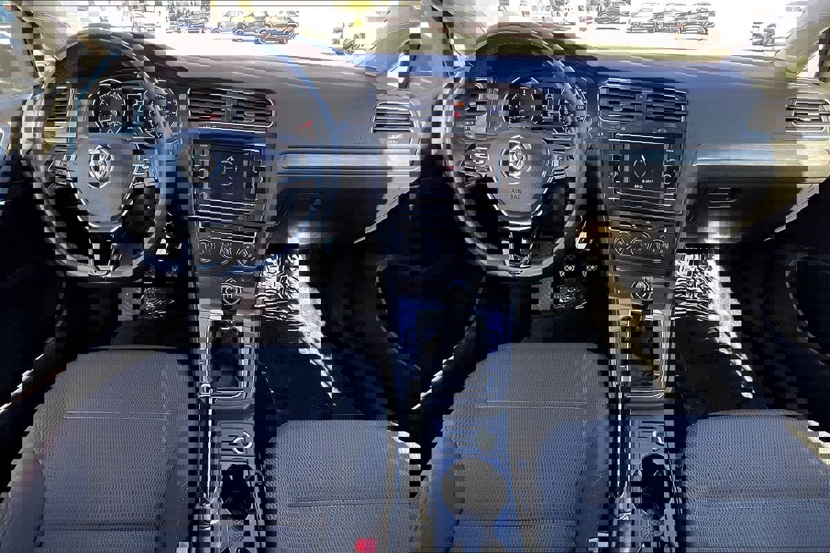 Used 2019 Volkswagen Golf S image 21