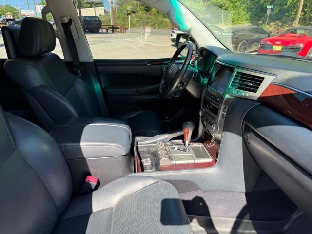 Used 2015 Lexus LX 570 4WD image 97