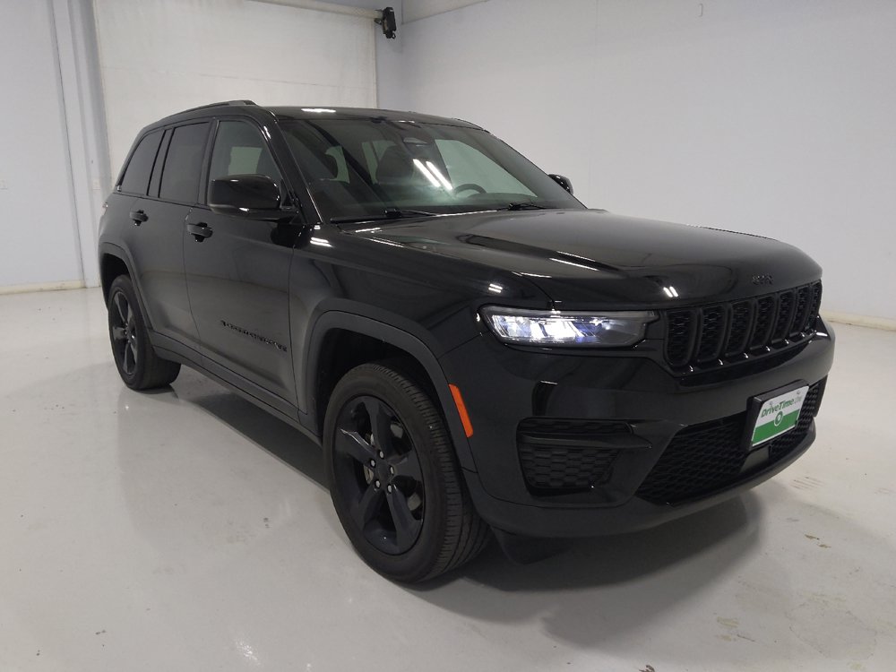 Used 2023 Jeep Grand Cherokee Altitude AWD/4WD image 13