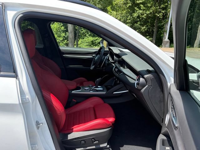 Used 2023 Alfa Romeo Stelvio Veloce AWD/4WD image 39