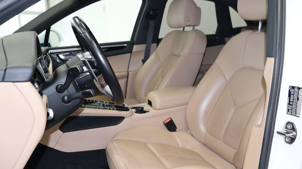 Used 2019 Porsche Macan AWD/4WD image 22