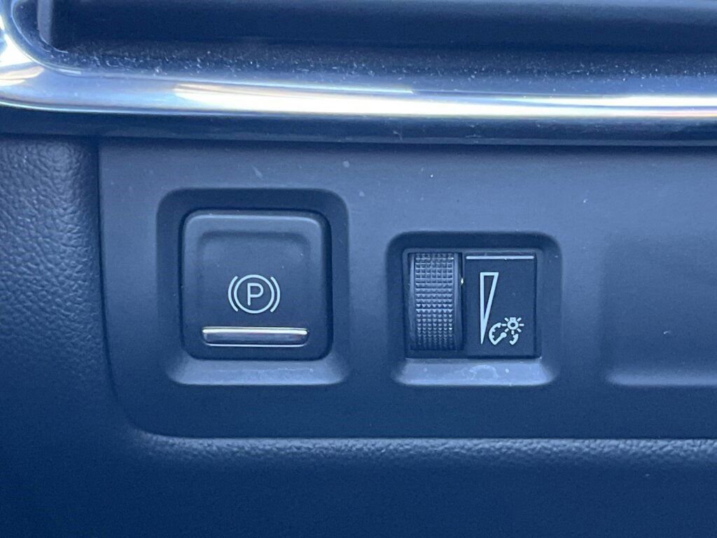 Used 2022 Cadillac XT4 Premium Luxury w/ Driver Assist Package image 13