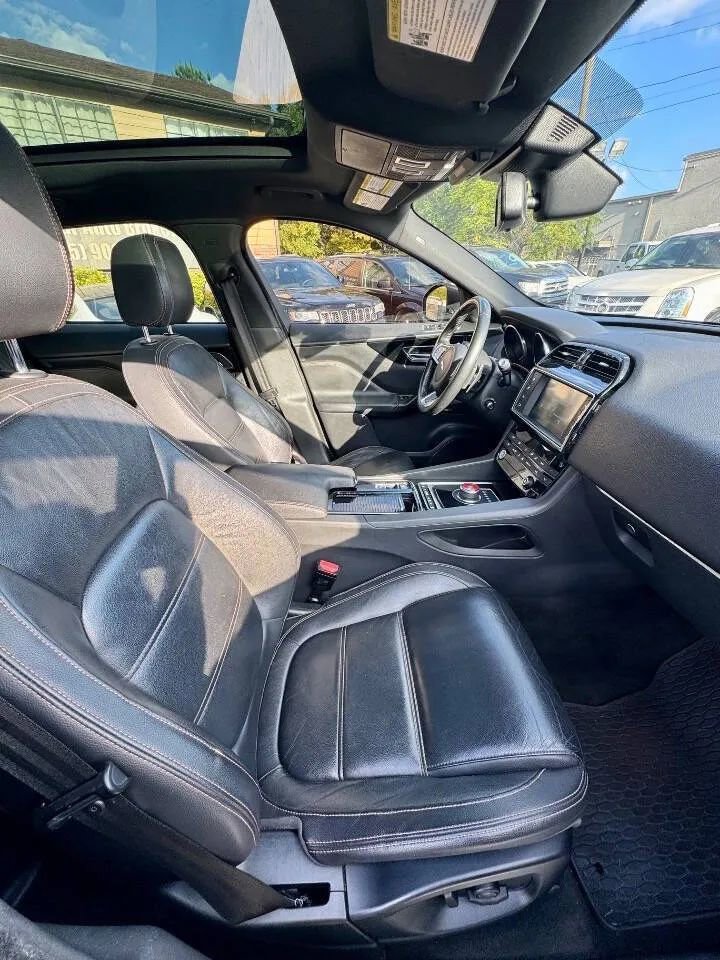 Used 2018 Jaguar F-PACE Prestige image 8