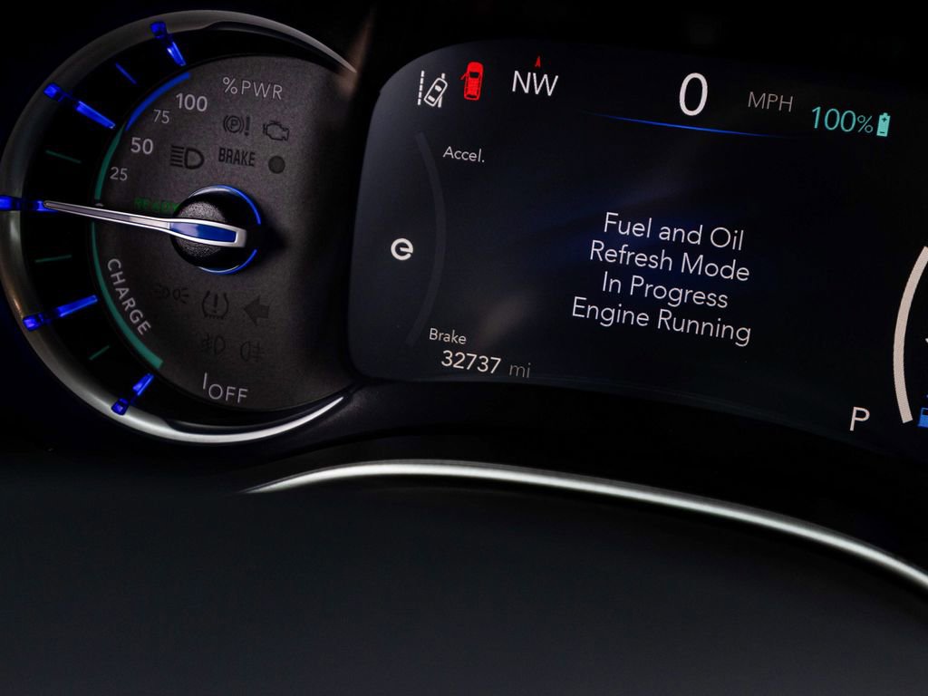 Used 2024 Chrysler Pacifica Limited FWD image 16