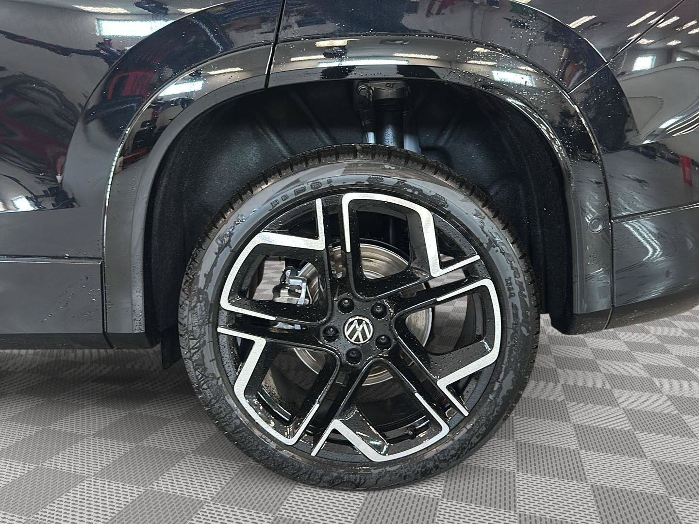 New 2026 Volkswagen Tiguan SEL R-Line AWD/4WD image 10