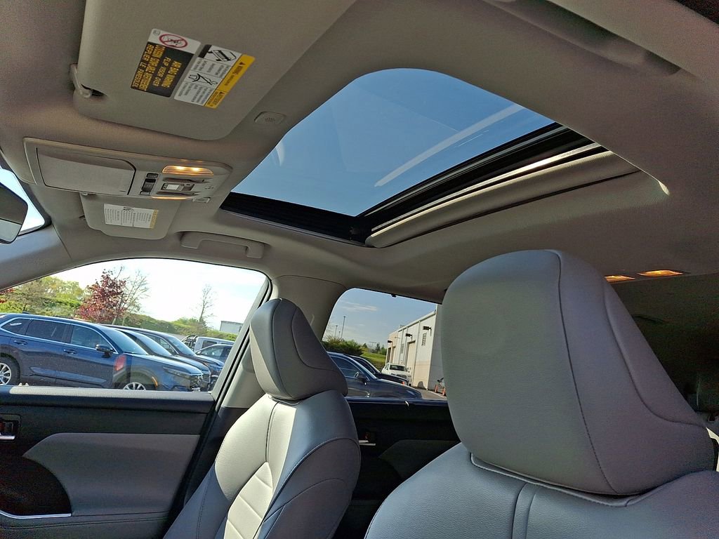 Used 2023 Toyota Highlander XLE FWD image 17