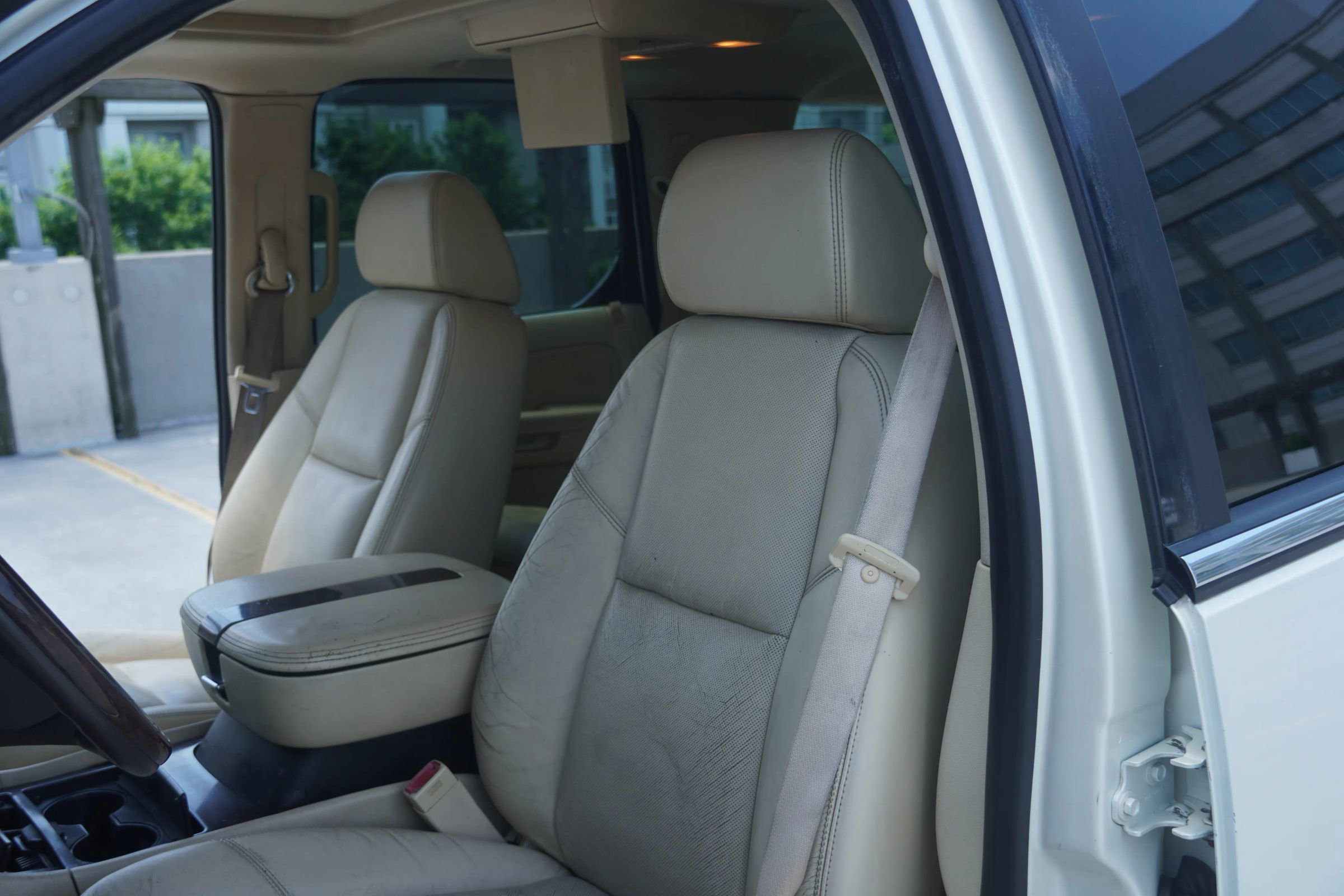 Used 2008 Cadillac Escalade AWD image 28