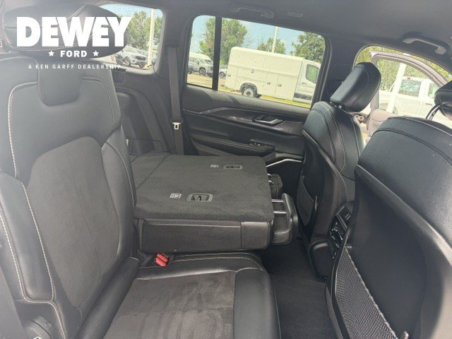Used 2022 Jeep Grand Cherokee Altitude AWD/4WD image 32