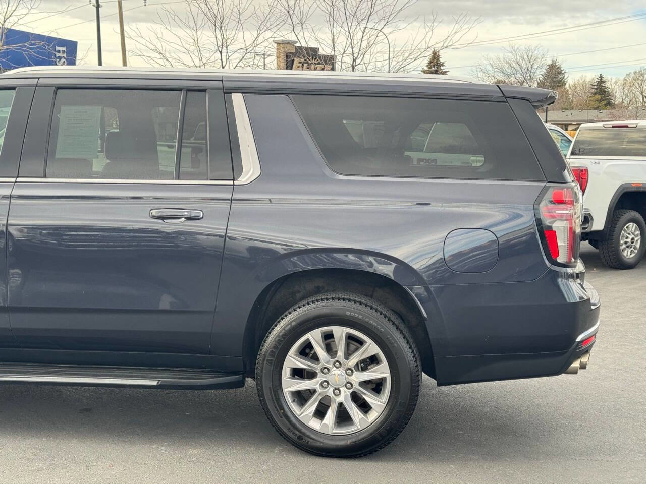 Used 2023 Chevrolet Suburban Premier image 12