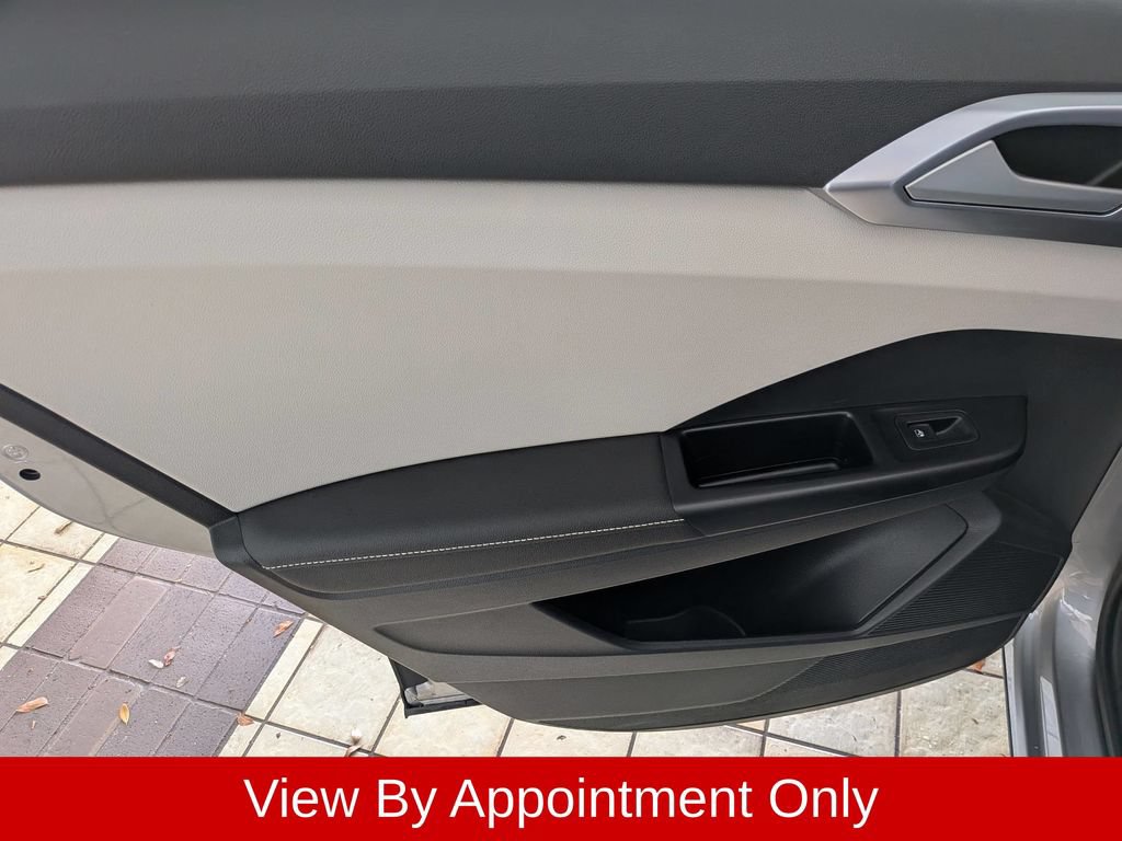 Used 2025 Volkswagen Taos SE AWD/4WD image 23