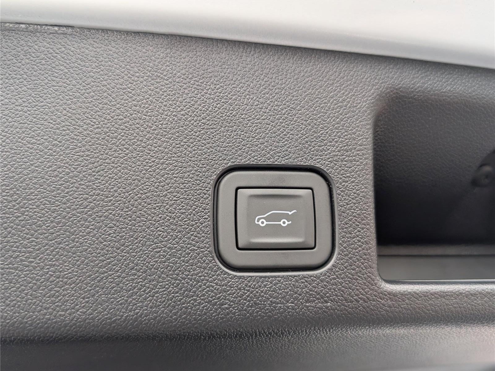 New 2026 Chevrolet Equinox EV LT w/ LPO, Tech Bronze Package FWD image 9